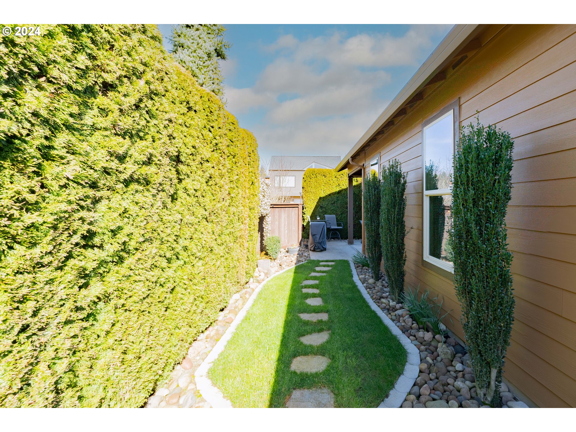 331 North 35th Avenue Ridgefield, WA 98642 - Photo 35 of 39 a swimming pool with yard