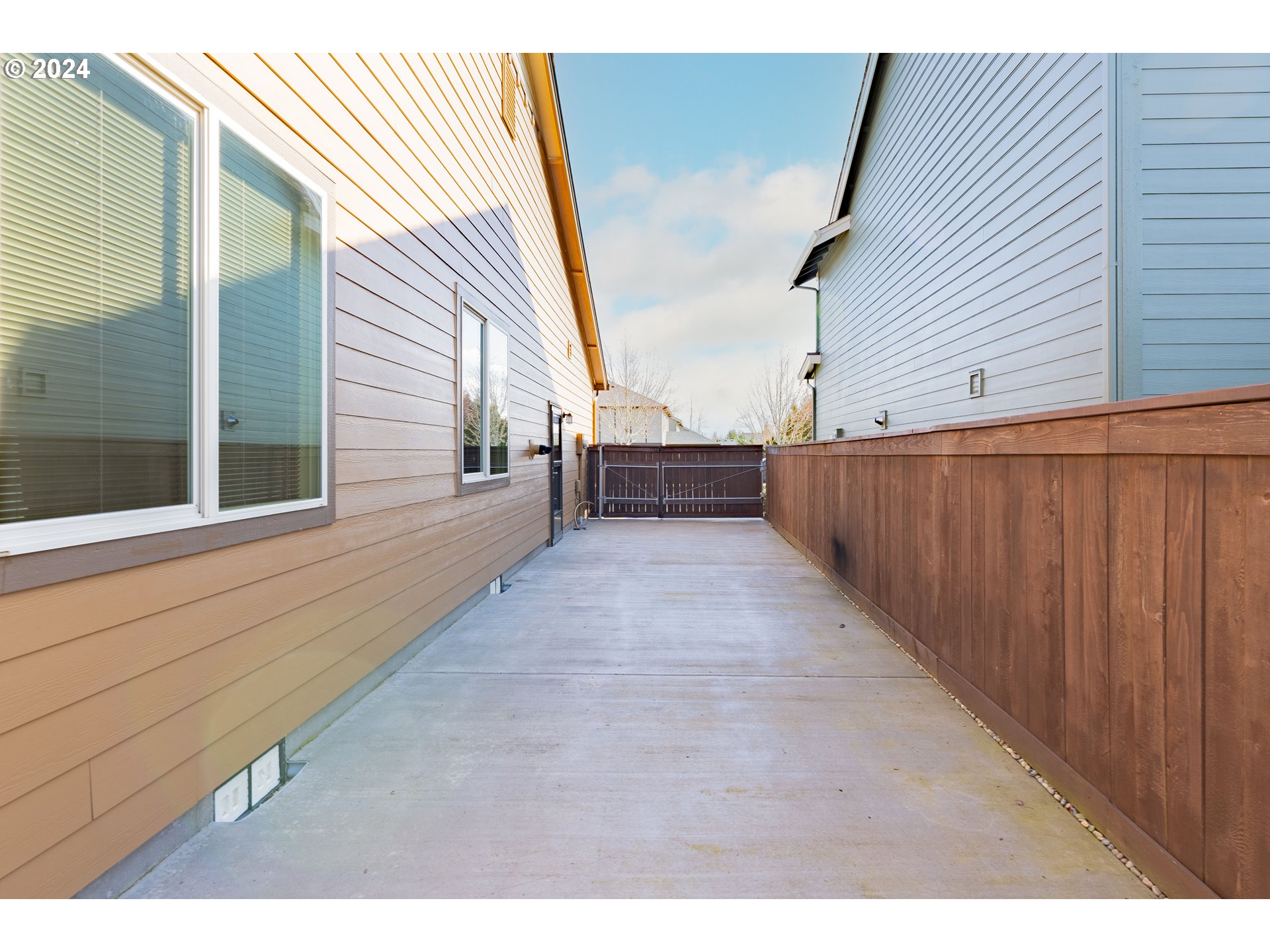 331 North 35th Avenue Ridgefield, WA 98642 - Photo 39 of 39 a view of a balcony with furniture