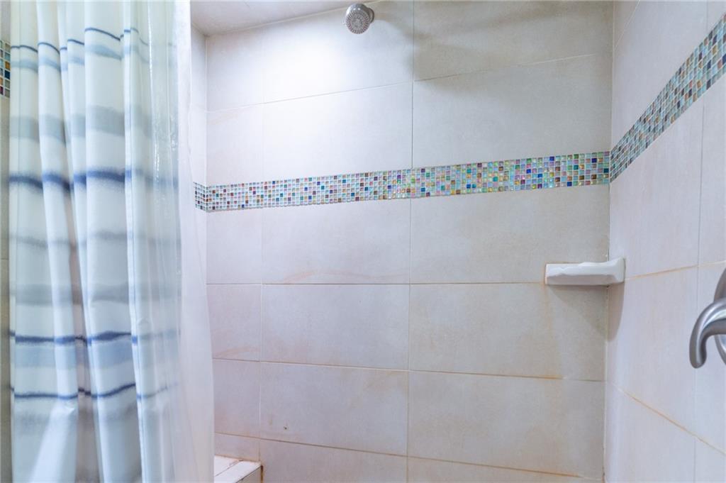 70 South 11th Street Pittsburgh, PA 15203 - Photo 22 of 31 a bathroom with a shower