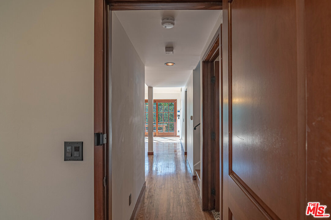 2504 Ocean Avenue Venice, CA 90291 - Photo 12 of 26 a view of gallery