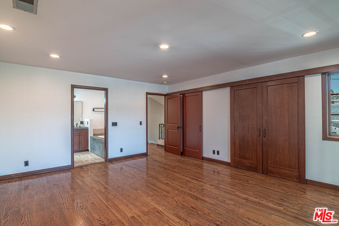 2504 Ocean Avenue Venice, CA 90291 - Photo 18 of 26 a view of an empty room with wooden floor