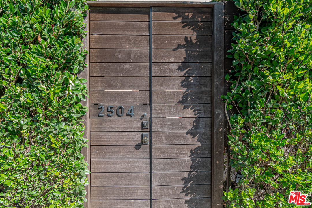 2504 Ocean Avenue Venice, CA 90291 - Photo 2 of 26