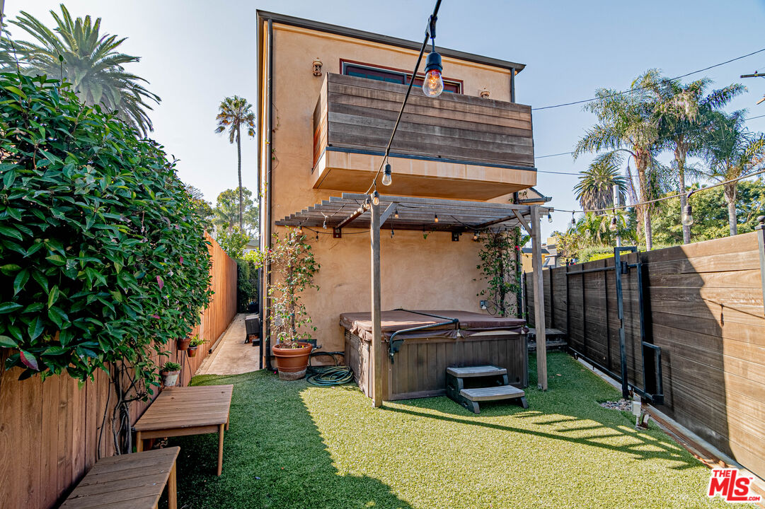 2504 Ocean Avenue Venice, CA 90291 - Photo 26 of 26 a view of outdoor space and deck