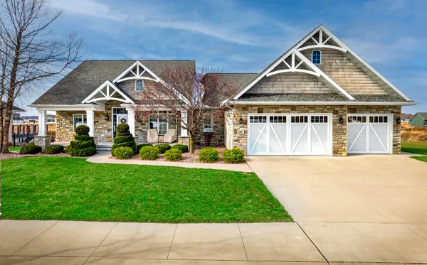 $869,900 | 5667 North Summerland Drive, Appleton, WI 54913