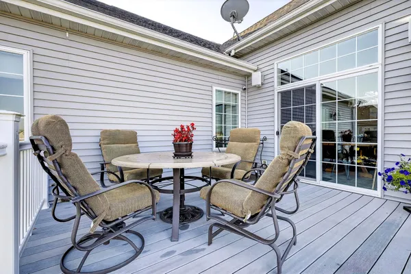 $869,900 | 5667 North Summerland Drive, Appleton, WI 54913
