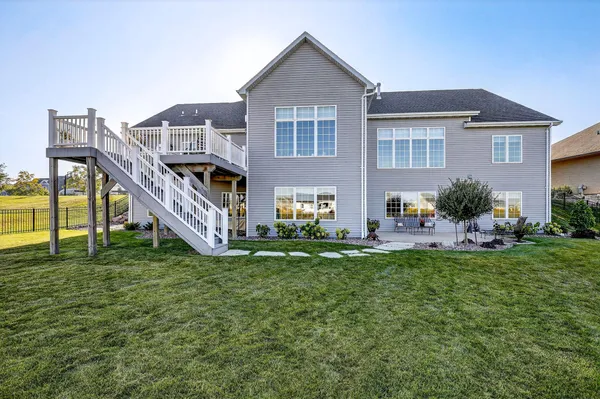 $869,900 | 5667 North Summerland Drive, Appleton, WI 54913