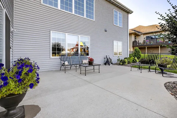 $869,900 | 5667 North Summerland Drive, Appleton, WI 54913