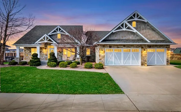 $869,900 | 5667 North Summerland Drive, Appleton, WI 54913