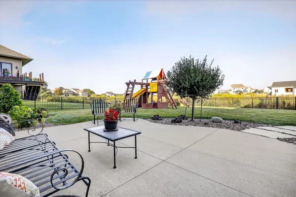 $869,900 | 5667 North Summerland Drive, Appleton, WI 54913