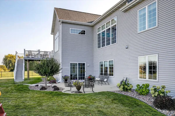 $869,900 | 5667 North Summerland Drive, Appleton, WI 54913