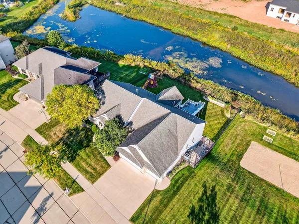 $869,900 | 5667 North Summerland Drive, Appleton, WI 54913