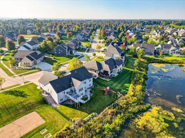 $869,900 | 5667 North Summerland Drive, Appleton, WI 54913