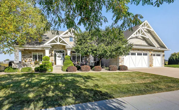 $869,900 | 5667 North Summerland Drive, Appleton, WI 54913