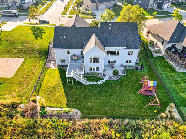 $869,900 | 5667 North Summerland Drive, Appleton, WI 54913