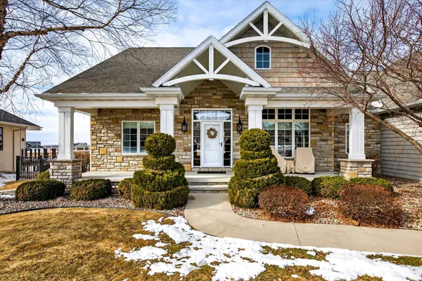 $869,900 | 5667 North Summerland Drive, Appleton, WI 54913