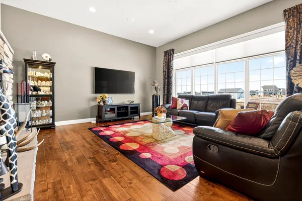 $869,900 | 5667 North Summerland Drive, Appleton, WI 54913