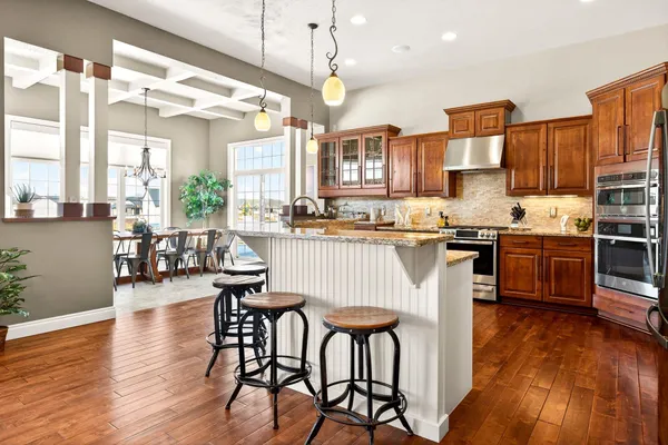 $869,900 | 5667 North Summerland Drive, Appleton, WI 54913