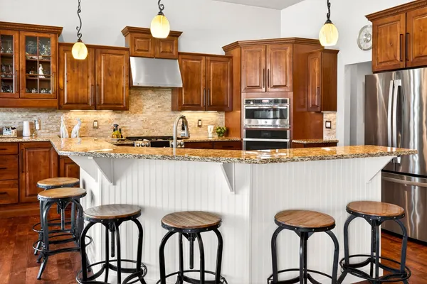 $869,900 | 5667 North Summerland Drive, Appleton, WI 54913