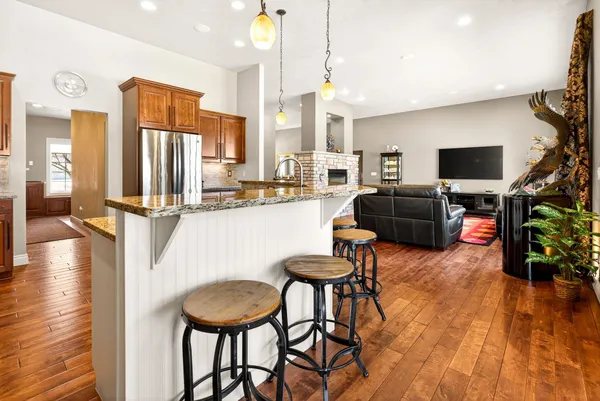 $869,900 | 5667 North Summerland Drive, Appleton, WI 54913