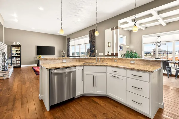 $869,900 | 5667 North Summerland Drive, Appleton, WI 54913