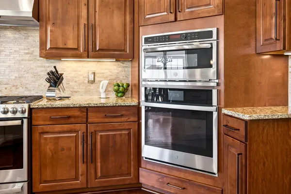 $869,900 | 5667 North Summerland Drive, Appleton, WI 54913