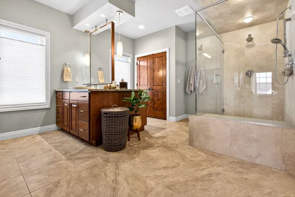 $869,900 | 5667 North Summerland Drive, Appleton, WI 54913