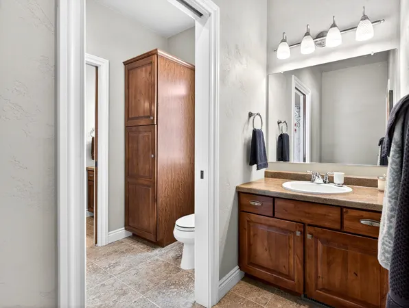 $869,900 | 5667 North Summerland Drive, Appleton, WI 54913