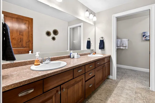 $869,900 | 5667 North Summerland Drive, Appleton, WI 54913