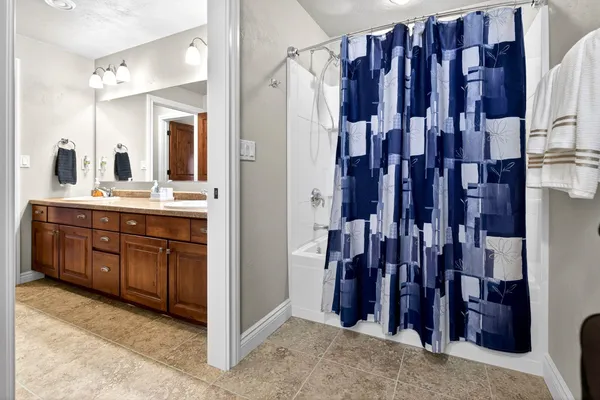 $869,900 | 5667 North Summerland Drive, Appleton, WI 54913