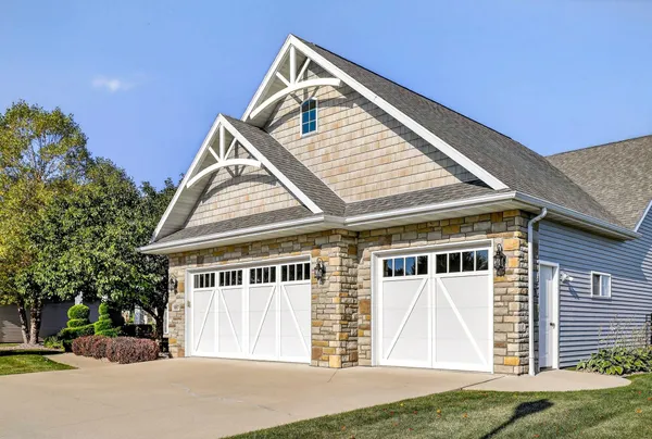 $869,900 | 5667 North Summerland Drive, Appleton, WI 54913