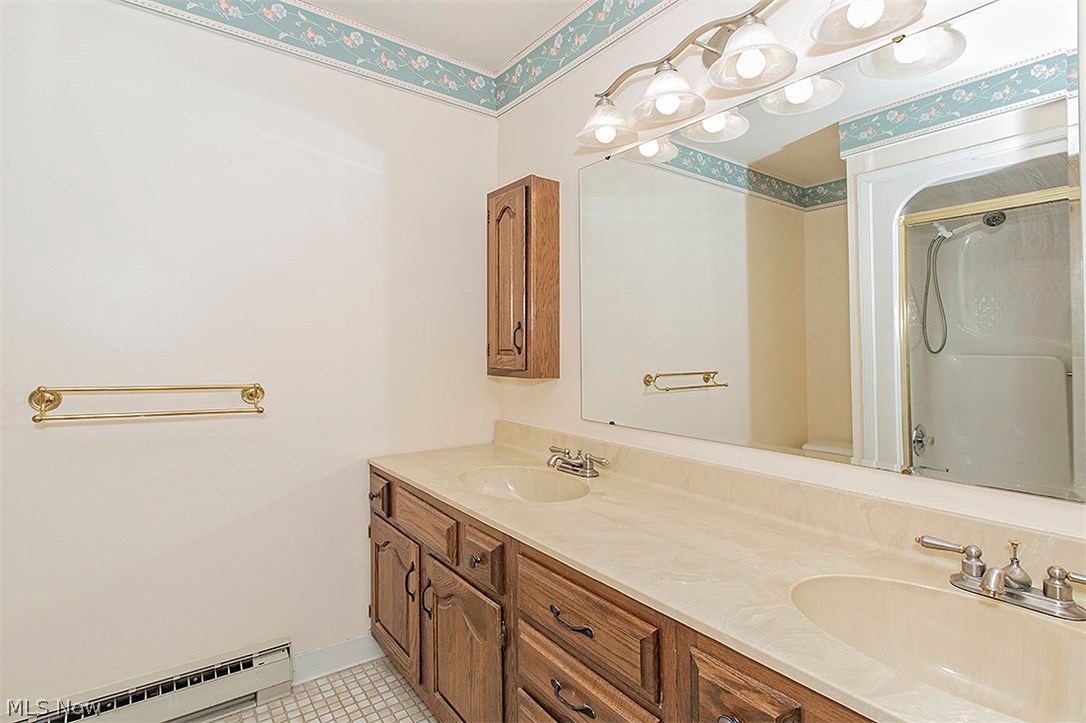 11575 Colburn Road Painesville, OH 44077 - Photo 11 of 23 Double sinks and neutral decor.