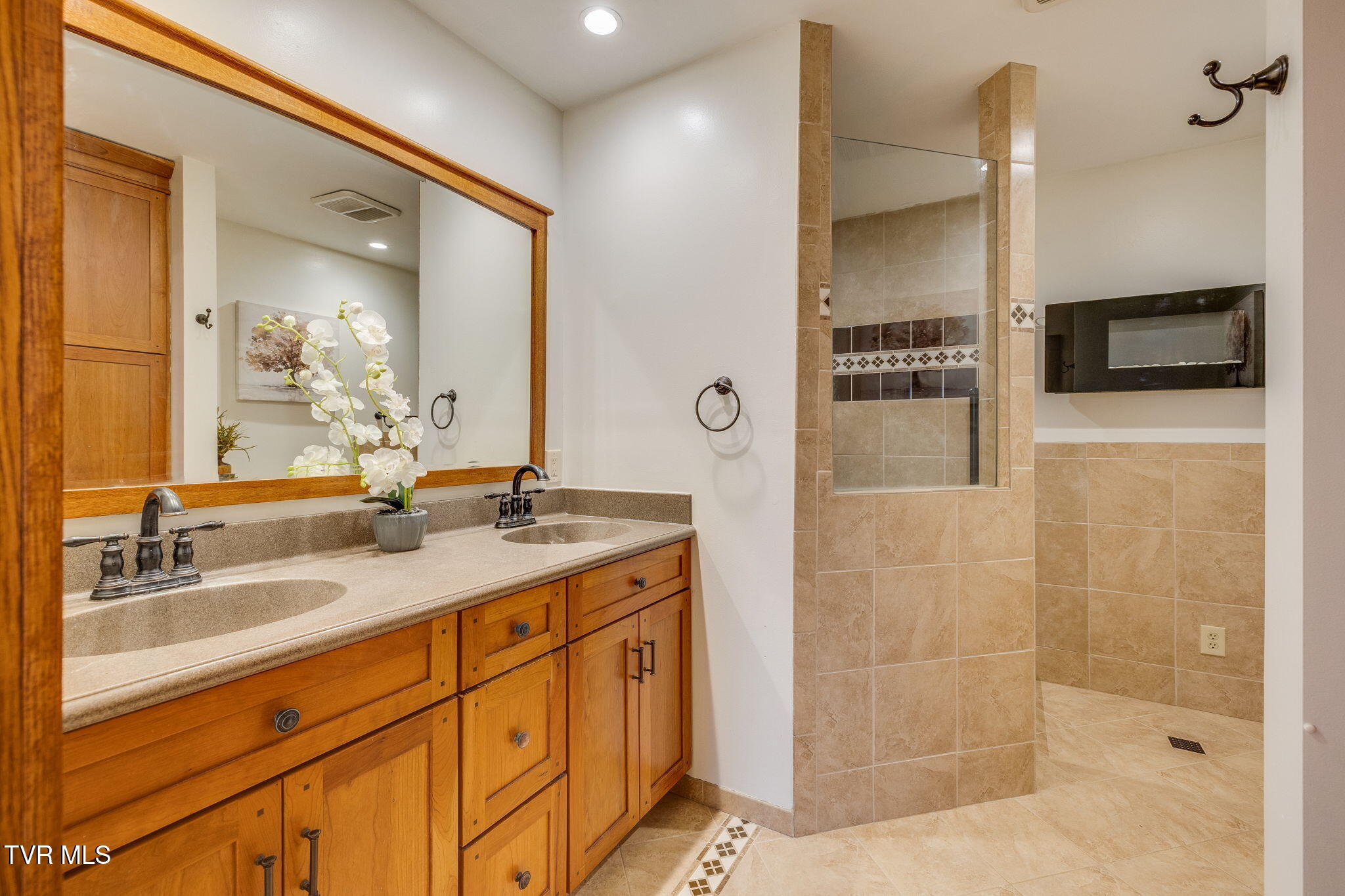 355 Huckleberry Road Bluff City, TN 37618 - Photo 24 of 50 025