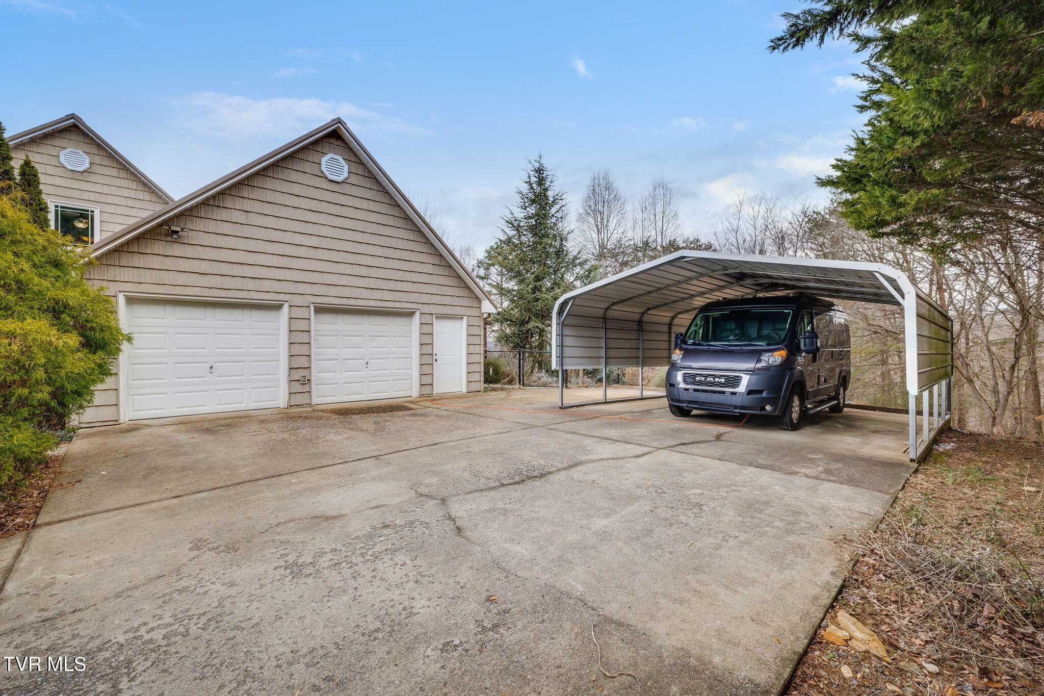 355 Huckleberry Road Bluff City, TN 37618 - Photo 39 of 50 004