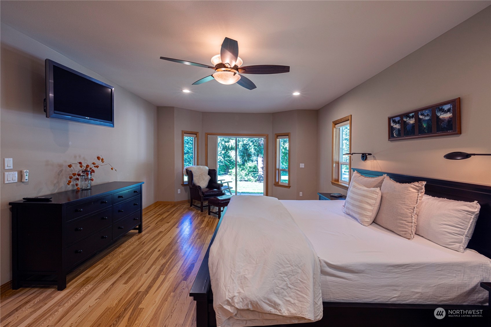 6055 East Hemmi Road Bellingham, WA 98226 - Photo 23 of 40 a bed room with a bed window and a television