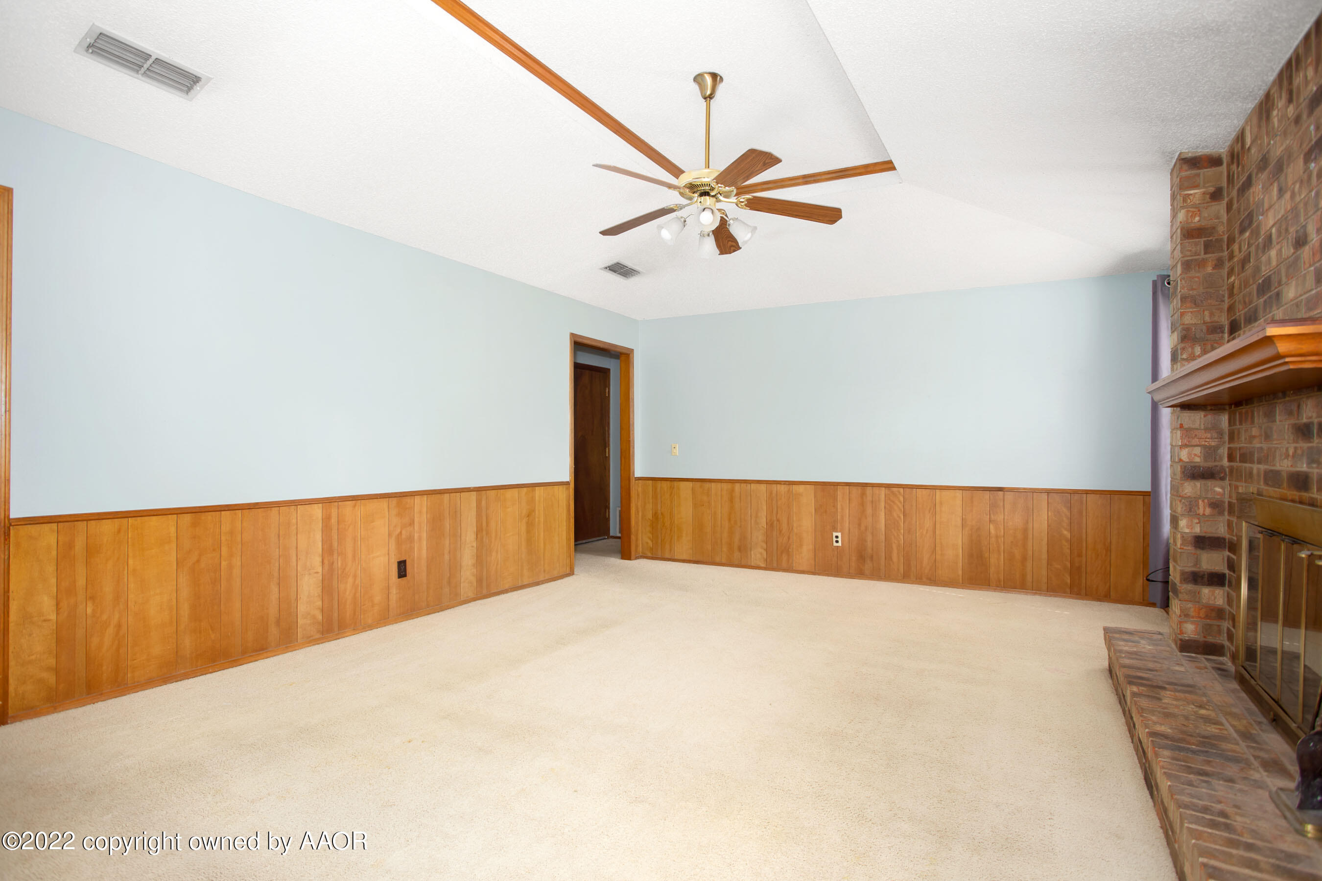 5721 South Milam Street Amarillo, TX 79110 - Photo 11 of 24 Living room
