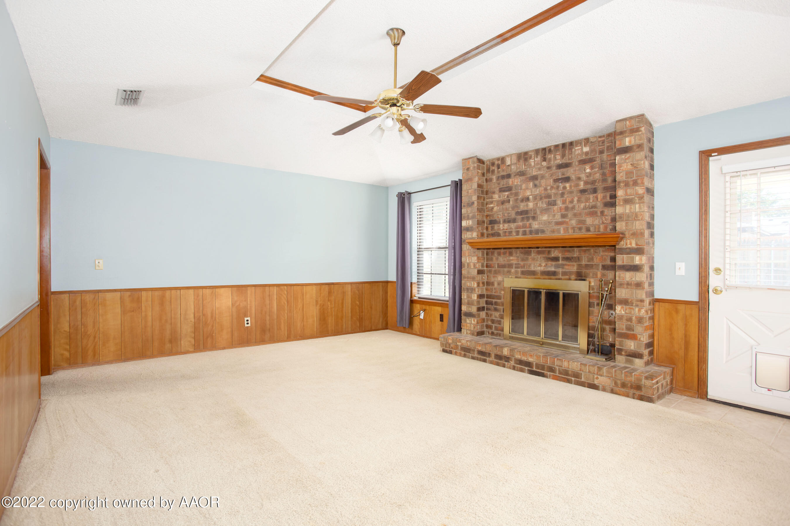 5721 South Milam Street Amarillo, TX 79110 - Photo 2 of 24 Living Room 2