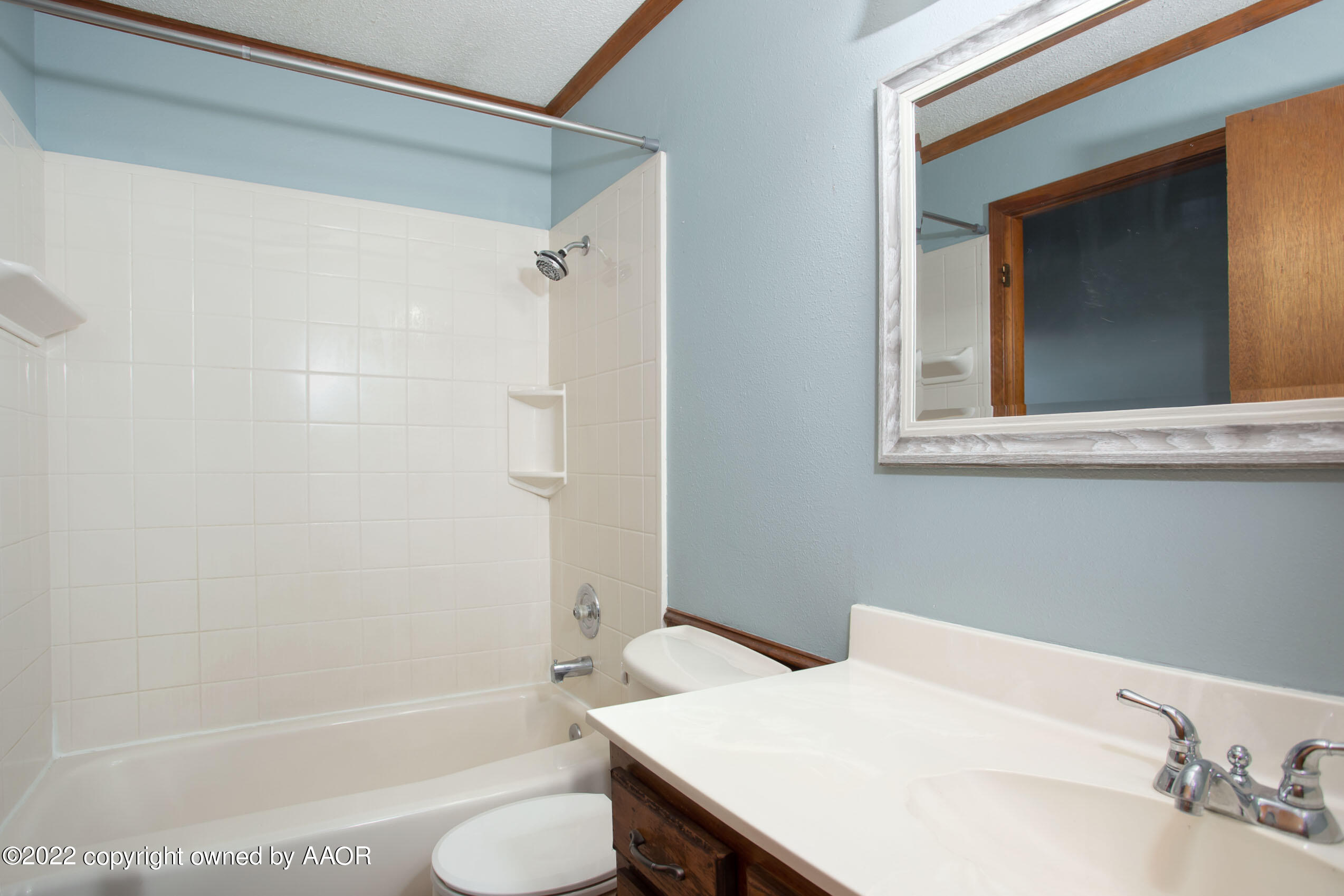 5721 South Milam Street Amarillo, TX 79110 - Photo 7 of 24 Main Bathroom
