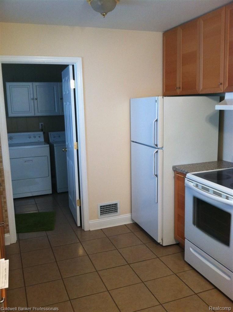 7778 Pelham Road Taylor, MI 48180 - Photo 7 of 22 Kitchen/Laundry