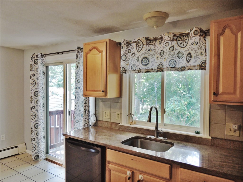 48 Sheltra Avenue Coventry, RI 02816 - Photo 9 of 29 Kitchen