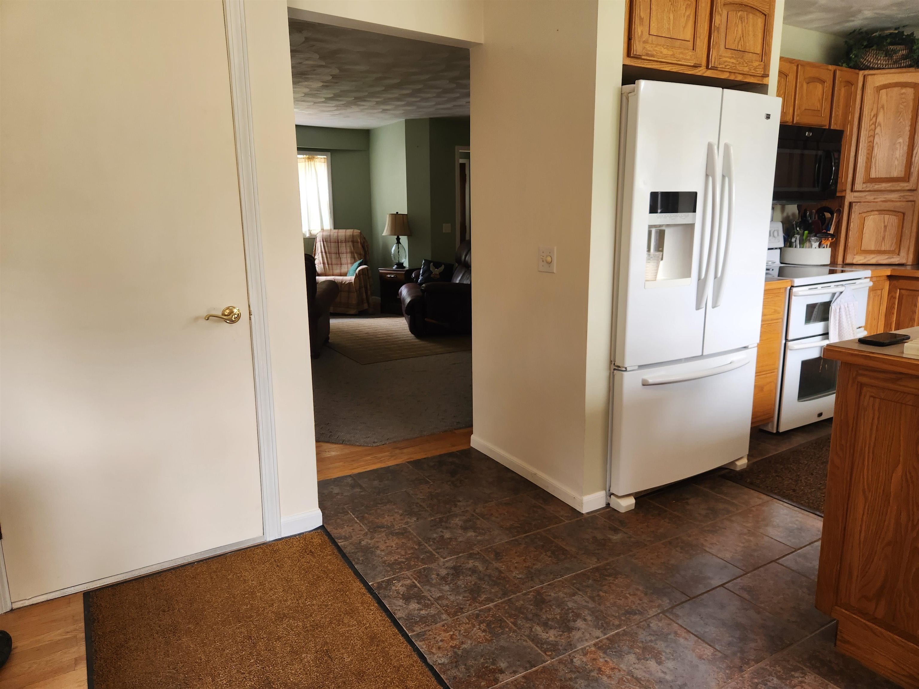 2011 Flanders Road Charlotte, MI 48813 - Photo 10 of 90