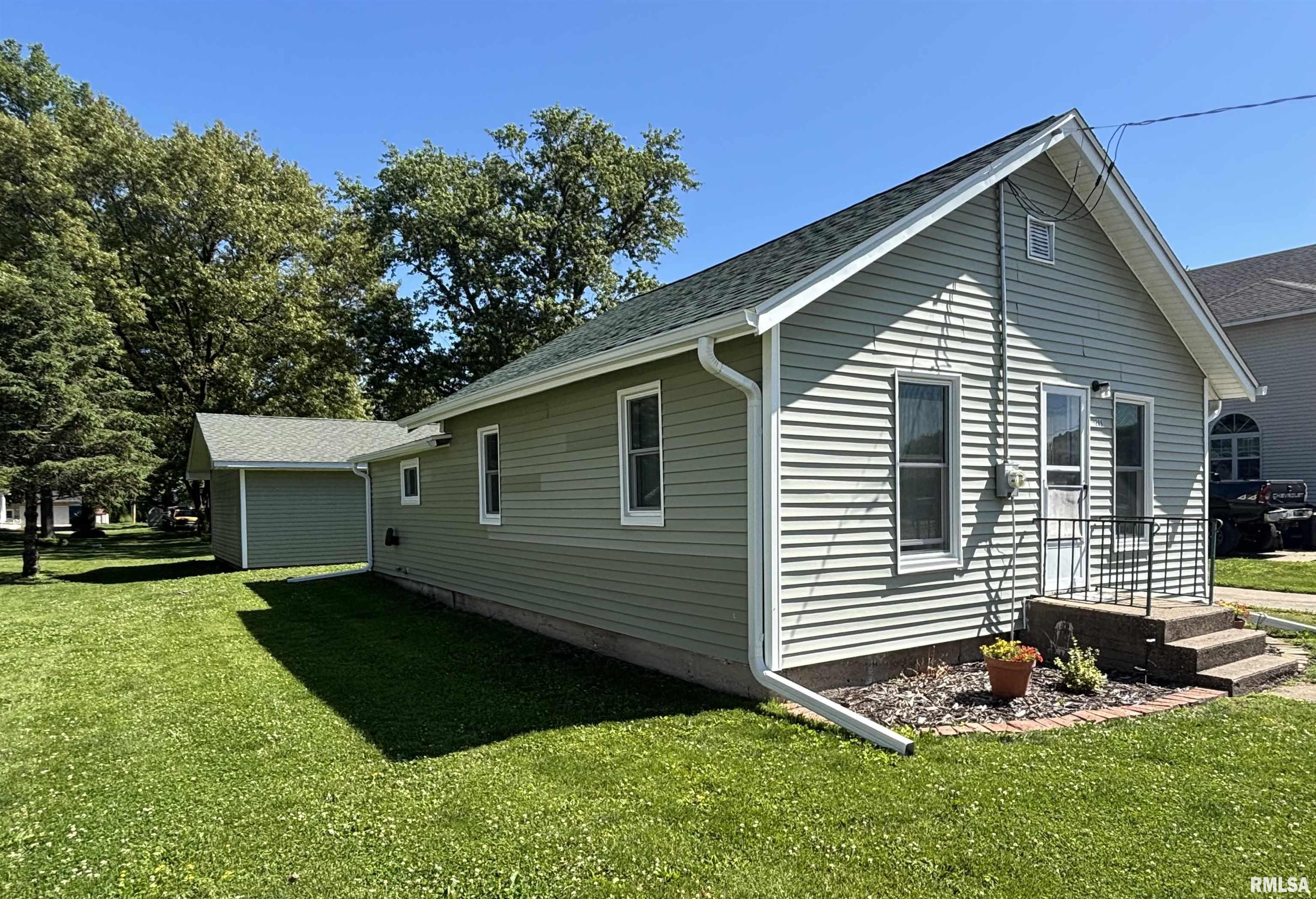 209 West C Street Alpha, IL 61413 - Photo 3 of 15