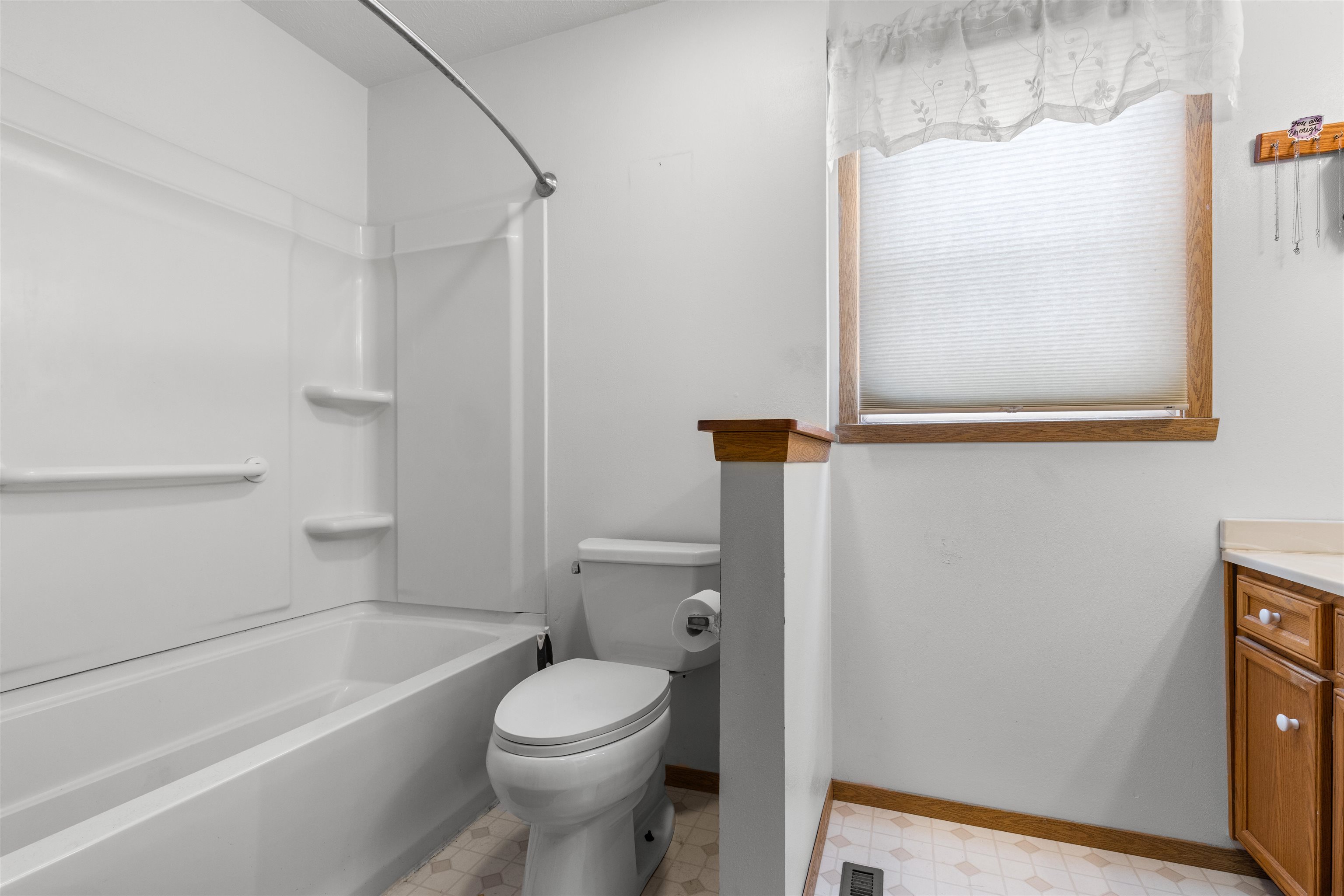 4193 Old Gate Road Rockford, IL 61109 - Photo 11 of 18 a bathroom with a toilet and a bathtub