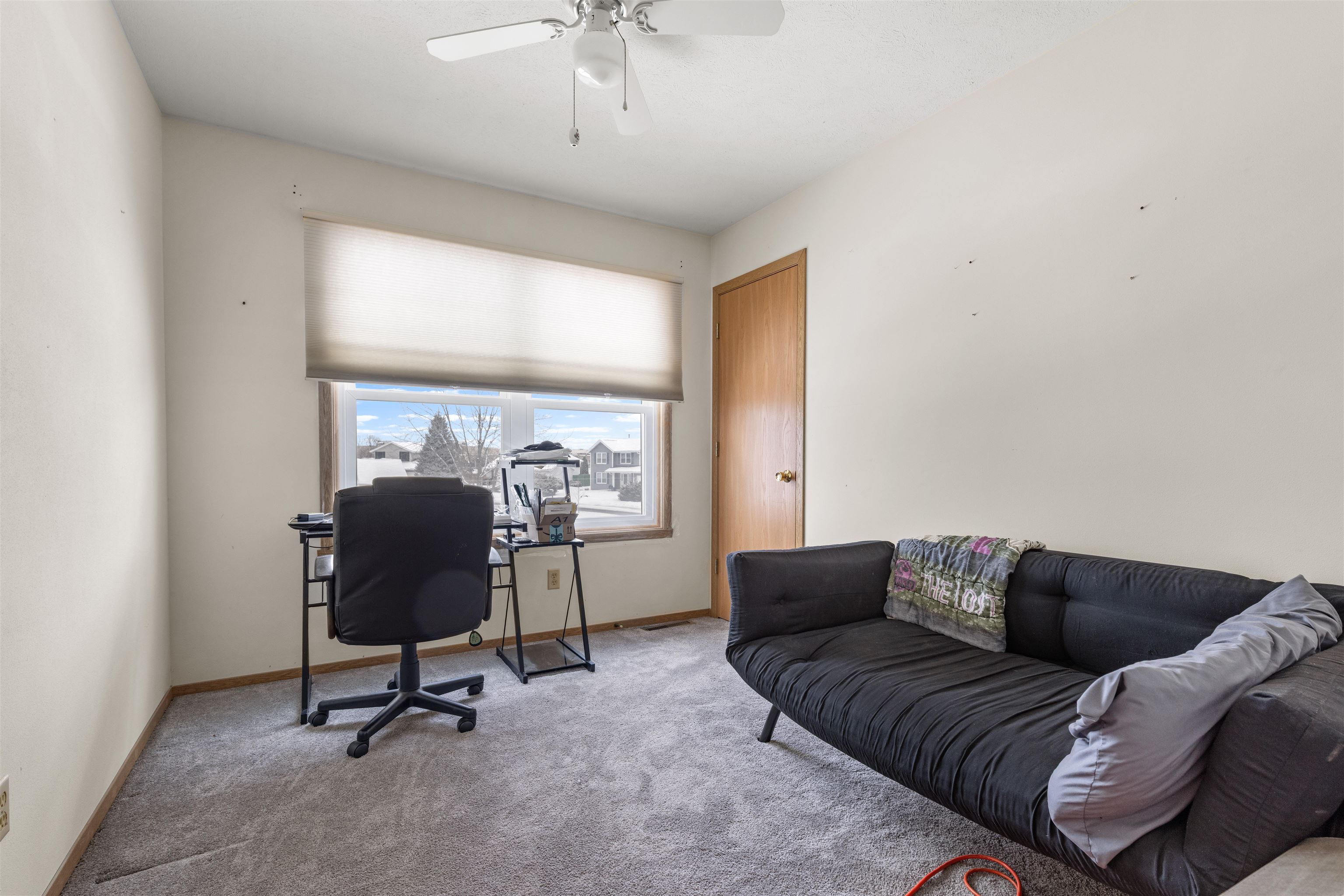 4193 Old Gate Road Rockford, IL 61109 - Photo 7 of 18 a living room with furniture