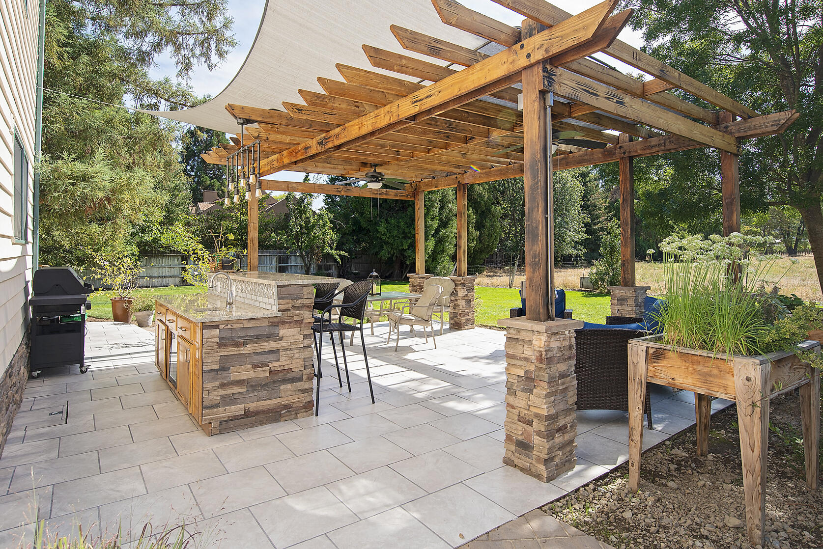 1763 Camp Baker Road Medford, OR 97501 - Photo 25 of 34 Amazing property to entertain or relax