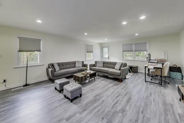 $340,000 | 110 Cedar Circle, Streamwood, IL 60107