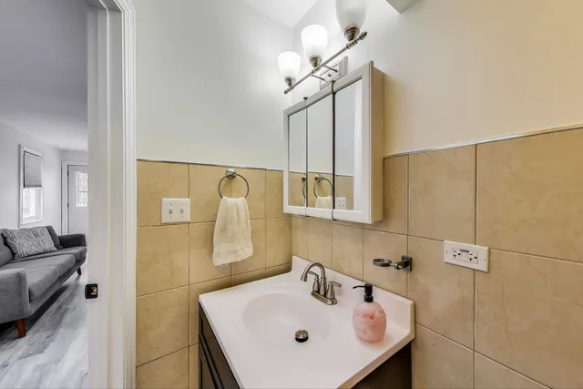 $340,000 | 110 Cedar Circle, Streamwood, IL 60107