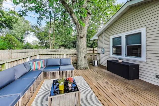 $340,000 | 110 Cedar Circle, Streamwood, IL 60107