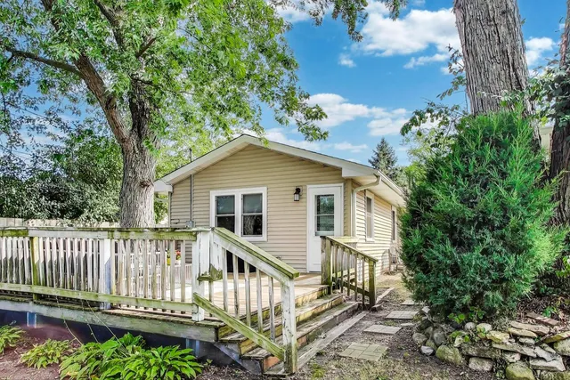 $340,000 | 110 Cedar Circle, Streamwood, IL 60107