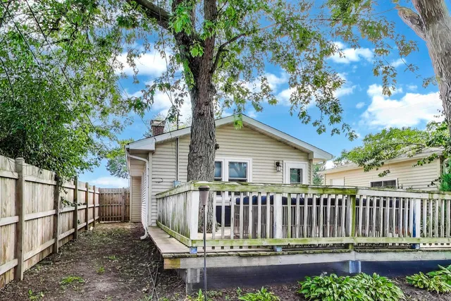 $340,000 | 110 Cedar Circle, Streamwood, IL 60107