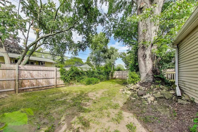 $340,000 | 110 Cedar Circle, Streamwood, IL 60107